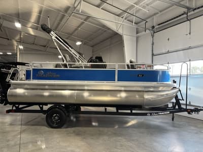 BOATZON | Sun Tracker Bass Buggy 18 DLX 2027