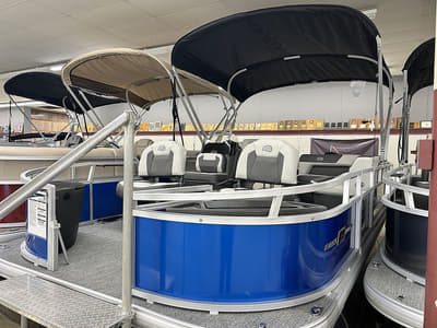 BOATZON | Sun Tracker BASS BUGGY 18 DLX 2027