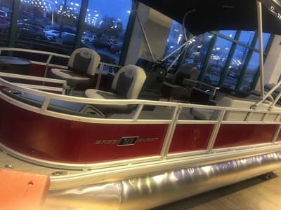 BOATZON | Sun Tracker BB 18 2026