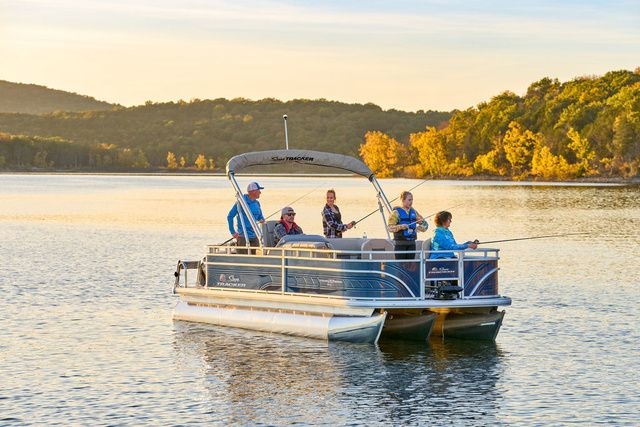 2026 Sun Tracker FB 22 - Sold Boat