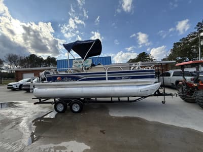 BOATZON | Sun Tracker FISHIN BARGE 20 DLX 2015