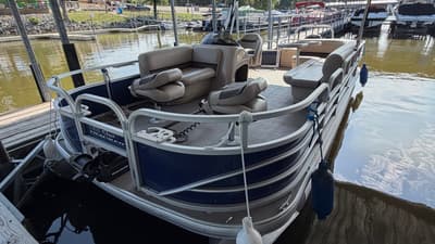 BOATZON | Sun Tracker FISHIN BARGE 20 DLX 2017