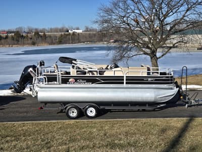 BOATZON | Sun Tracker Fishin Barge 20 DLX 2018