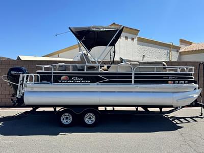 BOATZON | Sun Tracker Fishin Barge 20 DLX 2019