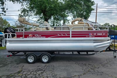 BOATZON | Sun Tracker Fishin Barge 20 DLX 2020