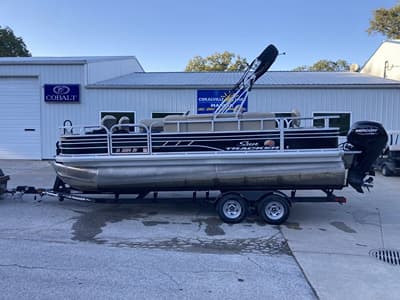 BOATZON | Sun Tracker Fishin Barge 20 DLX 2021
