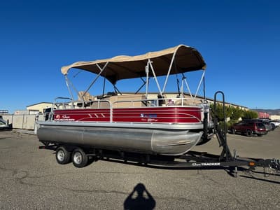 BOATZON | Sun Tracker Fishin Barge 20 DLX 2021