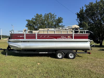 BOATZON | Sun Tracker FISHIN BARGE 20 DLX 2022