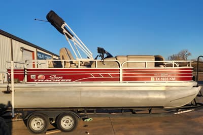 BOATZON | Sun Tracker Fishin Barge 20 DLX 2022