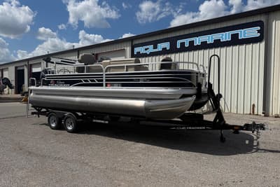 BOATZON | Sun Tracker Fishin Barge 20 DLX 2022