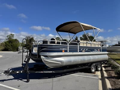 BOATZON | Sun Tracker Fishin Barge 20 DLX 2023