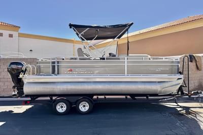 BOATZON | Sun Tracker Fishin Barge 20 DLX 2024