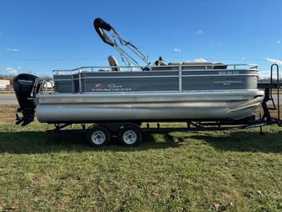 BOATZON | Sun Tracker Fishin Barge 20 DLX 2024