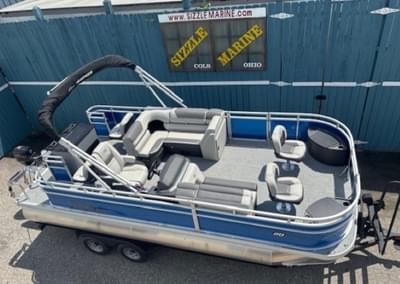 BOATZON | Sun Tracker Fishin Barge 20 DLX 2026