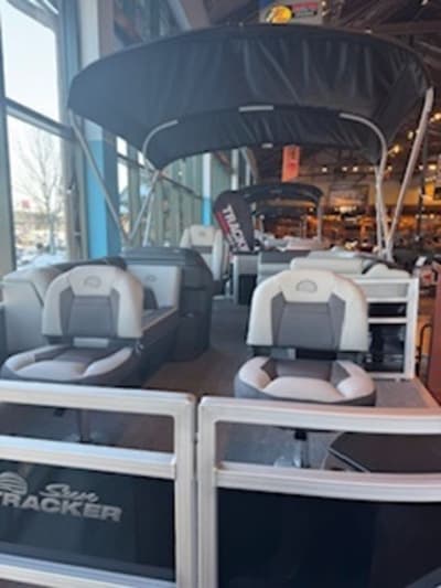 BOATZON | Sun Tracker Fishin Barge 20 DLX 2026