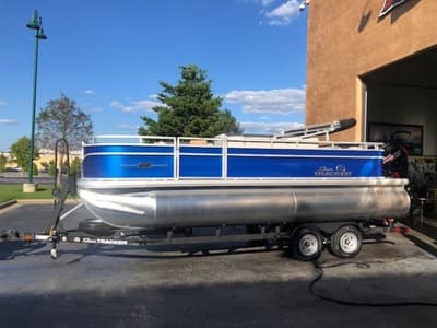 BOATZON | Sun Tracker Fishin Barge 20 DLX 2026