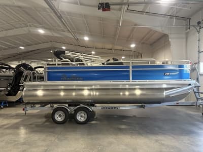 BOATZON | Sun Tracker Fishin Barge 20 DLX 2026
