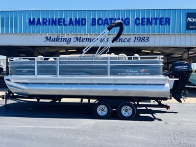 BOATZON | Sun Tracker Fishin Barge 20 DLX 2026