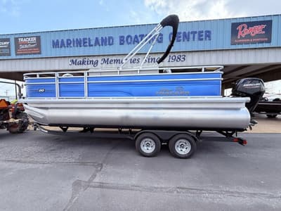 BOATZON | Sun Tracker Fishin Barge 20 DLX 2026