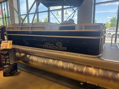BOATZON | Sun Tracker Fishin Barge 20 DLX 2026