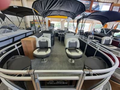 BOATZON | Sun Tracker Fishin Barge 20 DLX 2026