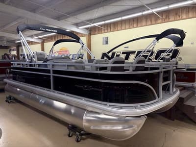 BOATZON | Sun Tracker Fishin Barge 20 DLX 2026
