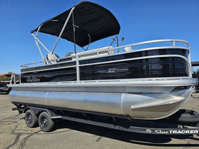 BOATZON | Sun Tracker Fishin Barge 20 DLX 2027