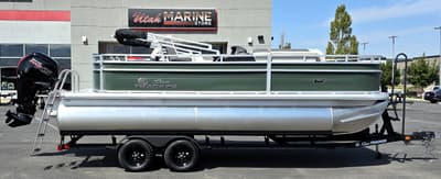 BOATZON | Sun Tracker Fishin Barge 20 DLX 2027