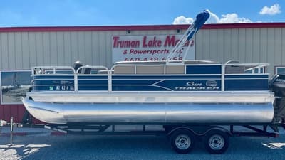 BOATZON | Sun Tracker FISHIN BARGE 20 DLX Powered By A Mercur 2017