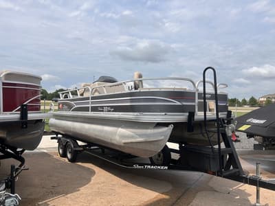 BOATZON | Sun Tracker FISHIN BARGE 22 DLX 2015