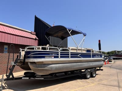 BOATZON | Sun Tracker FISHIN BARGE 22 DLX 2017