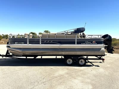 BOATZON | Sun Tracker Fishin Barge 22 DLX 2021