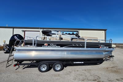 BOATZON | Sun Tracker Fishin Barge 22 DLX 2022