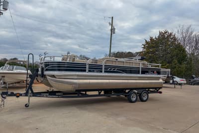 BOATZON | Sun Tracker Fishin Barge 22 DLX 2022