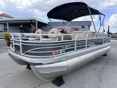 BOATZON | Sun Tracker Fishin Barge 22 DLX 2022
