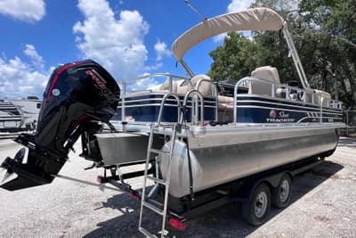 BOATZON | Sun Tracker Fishin Barge 22 DLX 2023