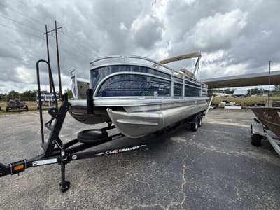 BOATZON | Sun Tracker Fishin Barge 22 DLX 2024