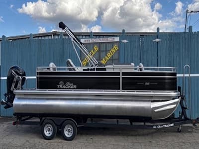 BOATZON | Sun Tracker Fishin Barge 22 DLX 2026