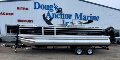 BOATZON | Sun Tracker Fishin Barge 22 DLX 2026