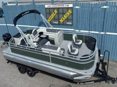 BOATZON | Sun Tracker Fishin Barge 22 DLX 2027
