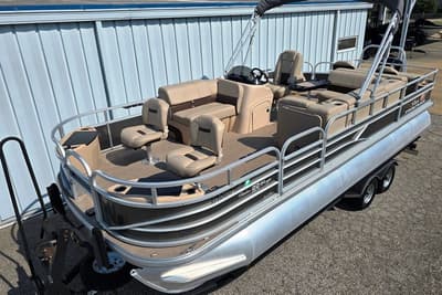 BOATZON | Sun Tracker Fishin Barge 22 XP3 2019