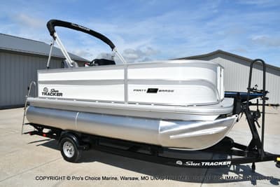 BOATZON | Sun Tracker Party Barge 16 2026