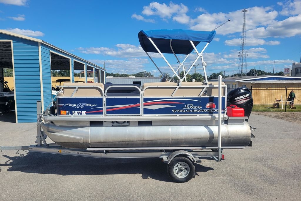 2015 Sun Tracker PARTY BARGE 16 DLX - Sold Boat
