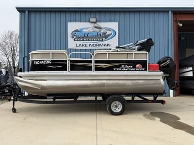 BOATZON | Sun Tracker Party Barge 16 DLX 2024