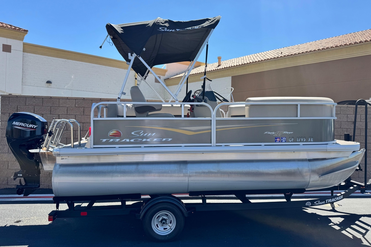 2025 Sun Tracker Party Barge 16 DLX - Sold Boat