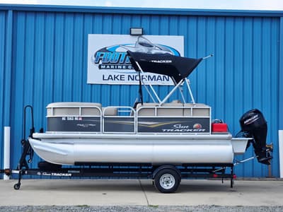 BOATZON | Sun Tracker Party Barge 16 DLX 2025