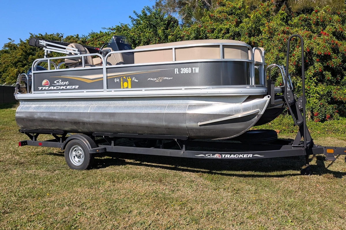 2025 Sun Tracker Party Barge 16 DLX - Sold Boat