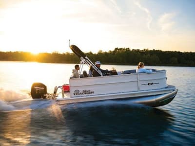 BOATZON | Sun Tracker Party Barge 16 DLX 2026