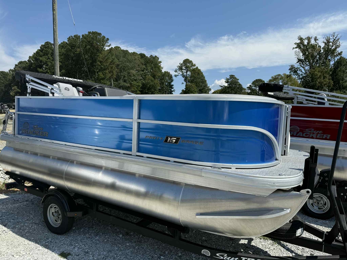 2026 Sun Tracker Sun Tracker Party Barge 16 DLX 2026 - Sold Boat