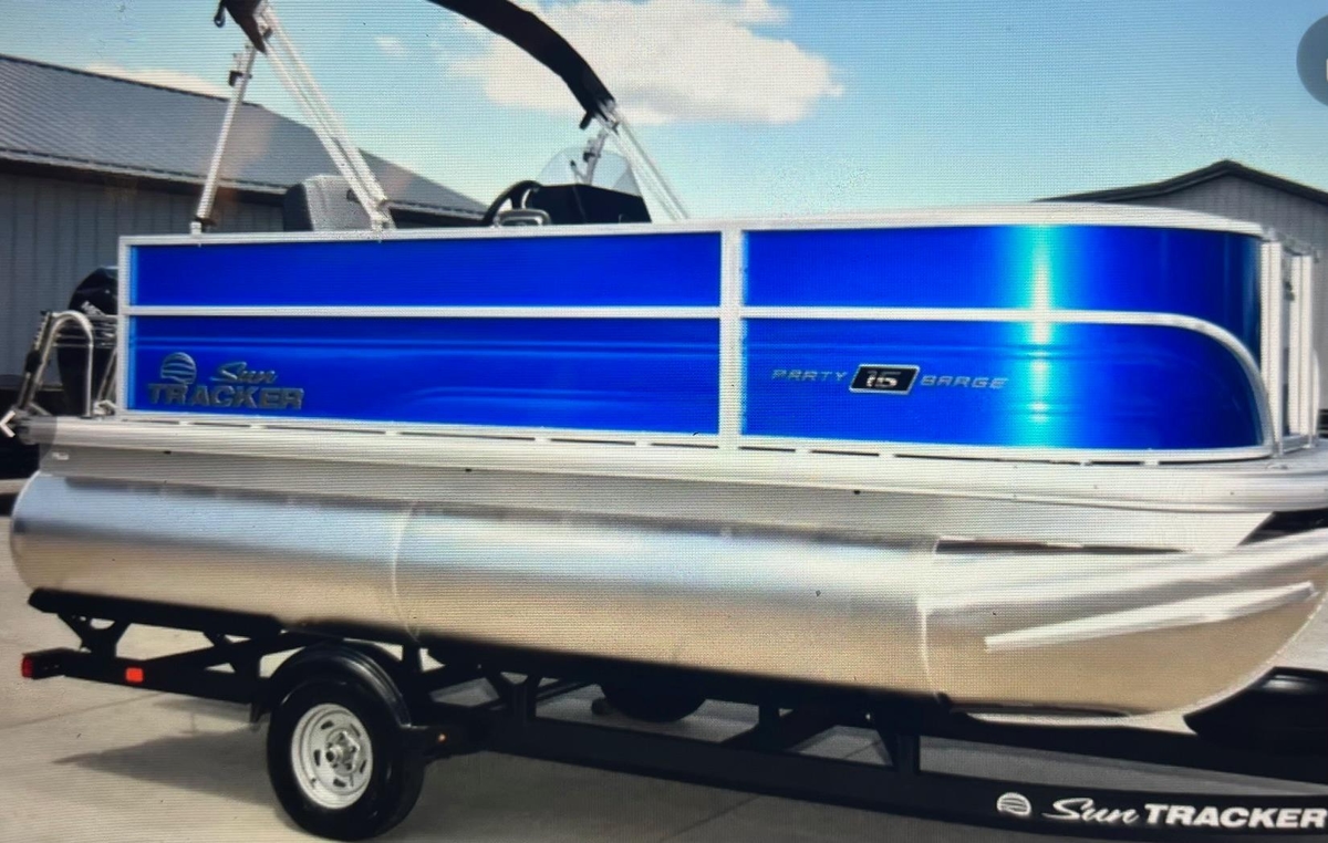 2026 Sun Tracker Party Barge 16 DLX - Sold Boat